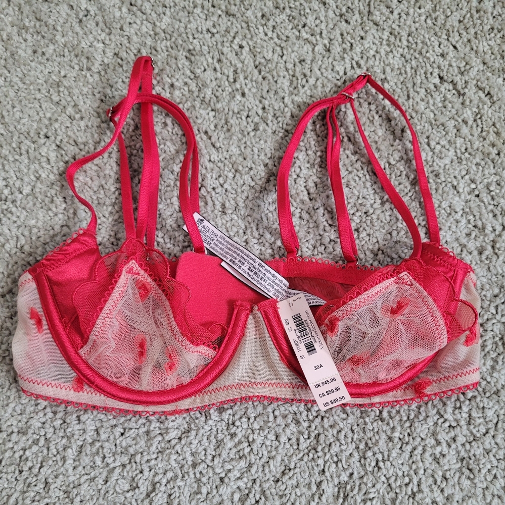 Victoria's Secret Valentine's Hearts Red Lace Bra NWT 30A